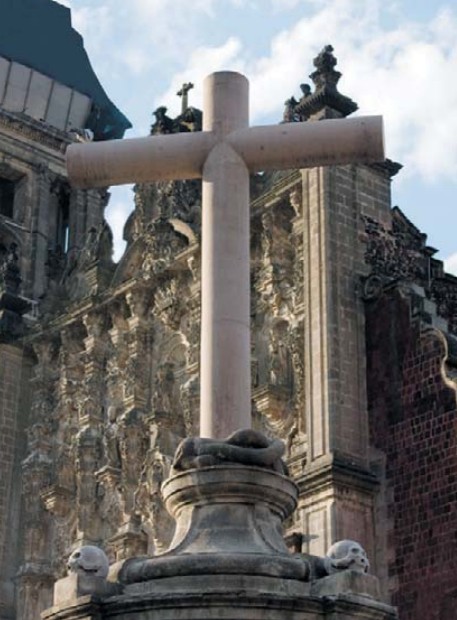 Черепа Теночтитлана и католический крест