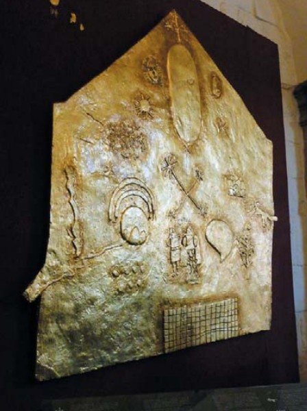 Фрагмент золотой стены Храма Солнца в Нуско
