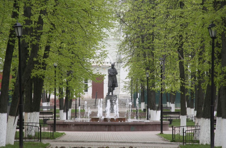Фонтан у памятника Чайковскому 