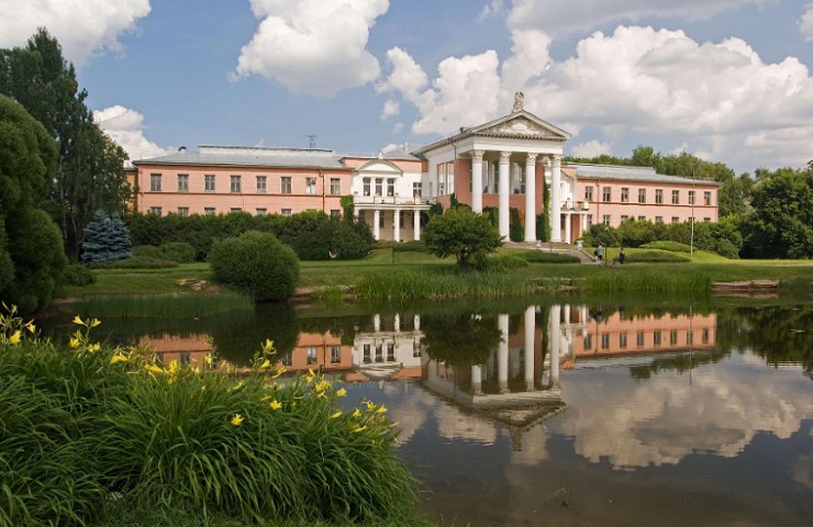 Усадебный дом на территории главного Ботанического сада в Москве 