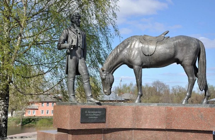Памятник Константину Батюшкову в Вологде