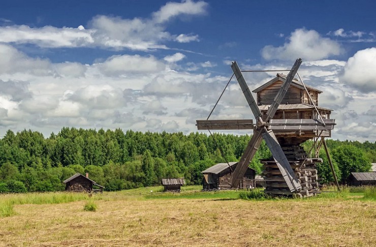 Ветряная мельница в деревне Семенково