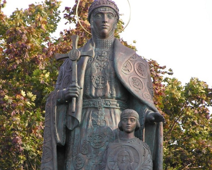 Скульптура нягини Ольги и князя Владимира Святославича