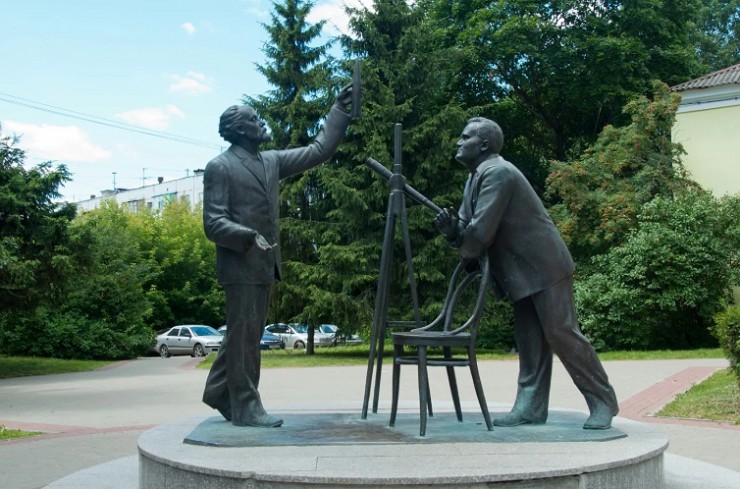 Скульптура «Циолковский и Королев» 