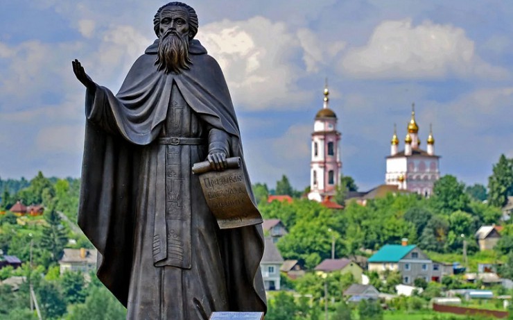 Памятник Пафнутию Боровскому, основателю монастыря 