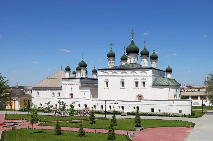 Собор монастыря Троицы Живоначальной в Астраханском кремле