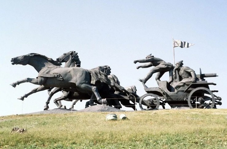Памятник знаменитой ростовской тачанки