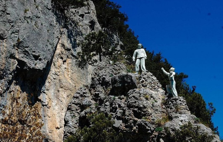 Памятник Альпинистам-скалолазам