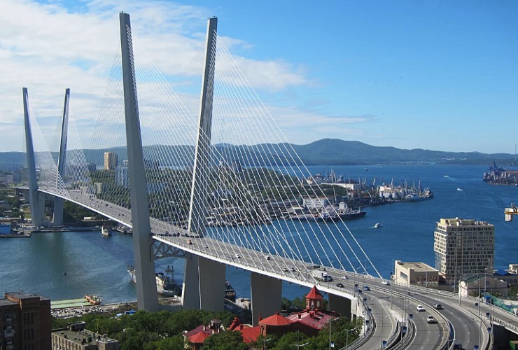 Золотой мост — вантовый мост через бухту Золотой Рог во Владивостоке