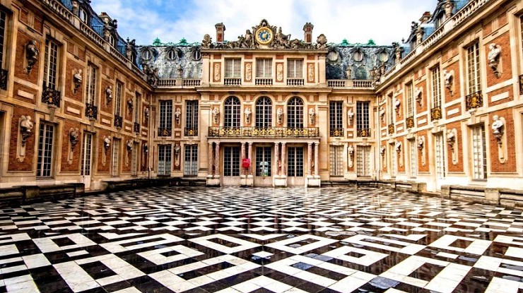 Великолепный дворец Людовика XIV 