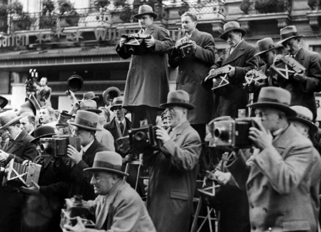 Новостные фотографы в Берлине, 1930 год