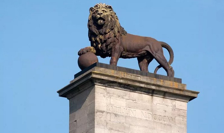 Статуя Льва