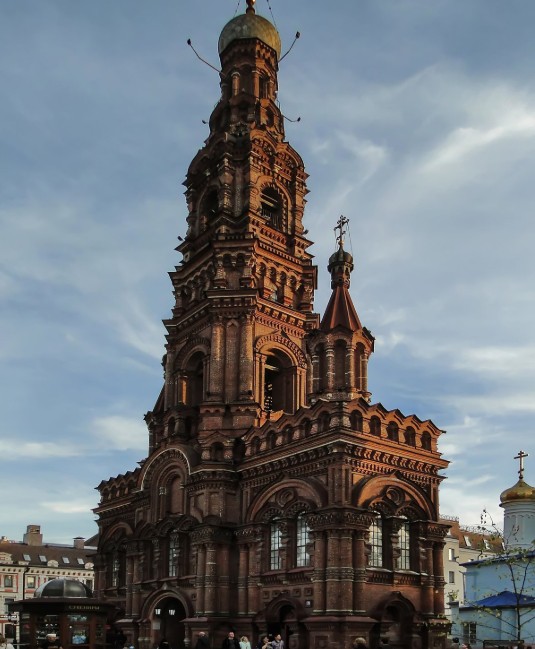 Колокольня Богоявленского собора на улице Баумана.