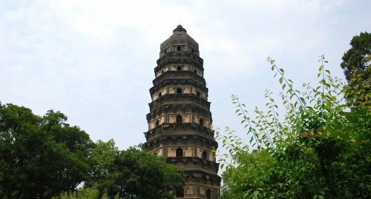 Падающая пагода Юньянь