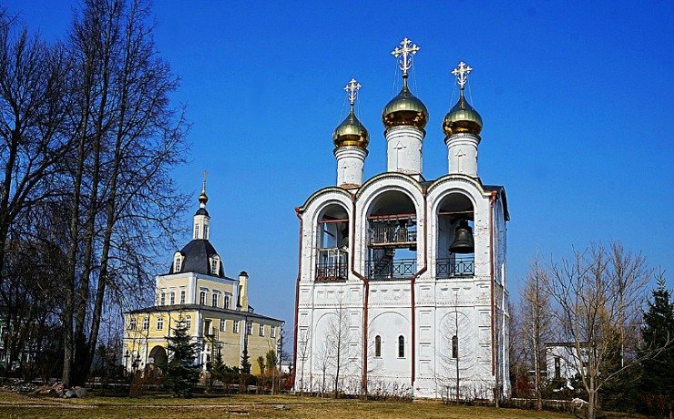 Колокольня Свято-Никольского монастыря 