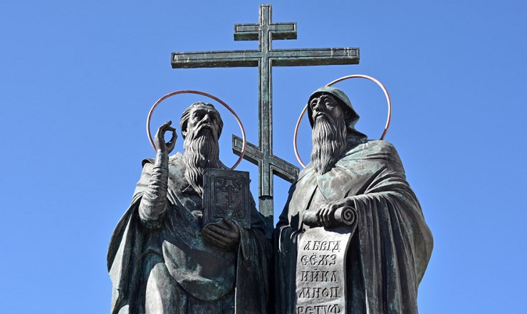 Скульптура святых Кирилла и Мефодия