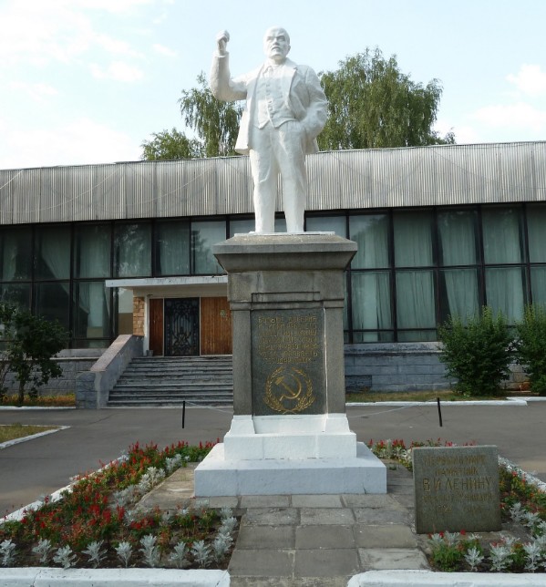 Первый в мире памятник В.И.Ленину