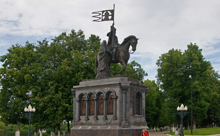 Памятник крестителям Владимирской земли – князю Владимиру Красное Солнышко и святителю Федору