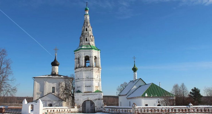 Борисоглебский монастырь. Колокольня и Стефаниевская церковь