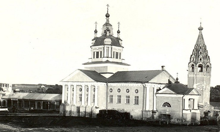 Церковь Воздвижения Креста Господня (на фото начала XX века)