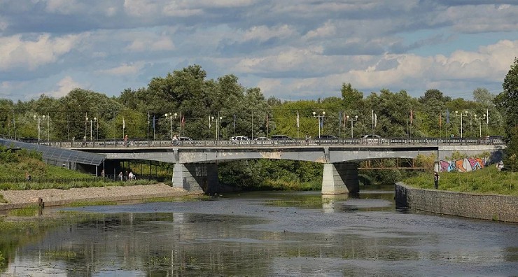Мост через реку Уводь