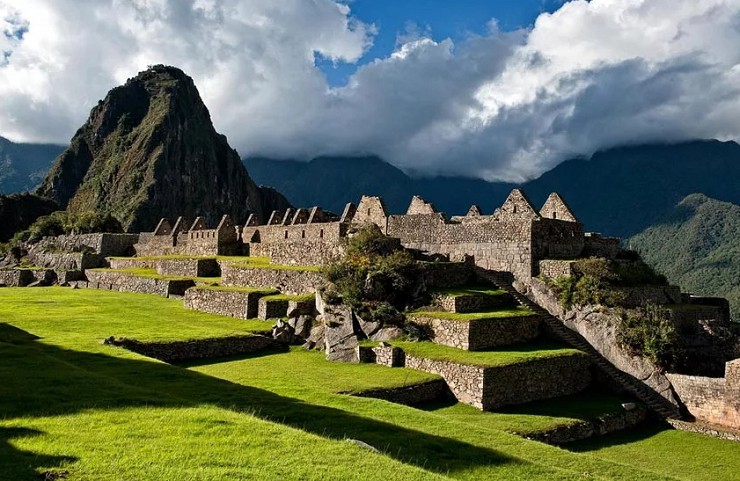 Руины оборонительных сооружений империи инков