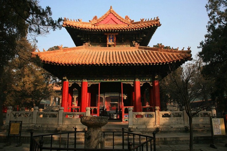 Крупнейший из китайских храмов Конфуция в городском уезде Цюйфу