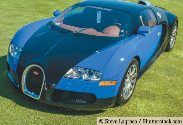 Bugatti Veyron 2007 г. на мероприятии Concours d'Elegance of America. Плимут, США, 27 июля 2012 г.