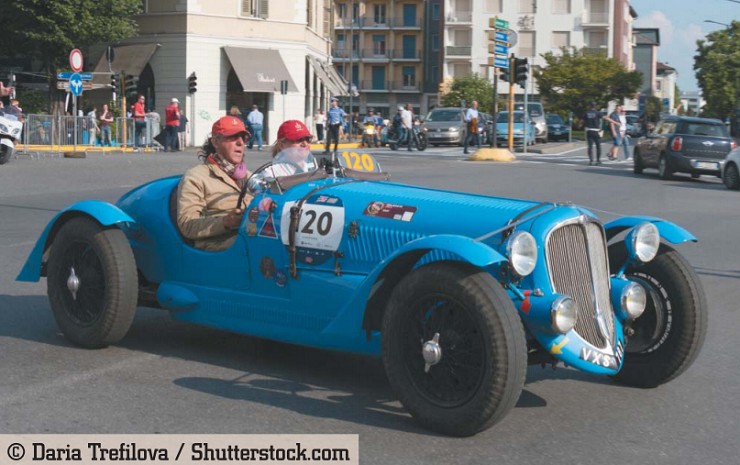 Delahaye 135 MS 1937 г. — старинный гоночный автомобиль на знаменитой итальянской исторической гонке Mille Miglia 2018. Брешиа, Италия, 19 мая 2018 г.