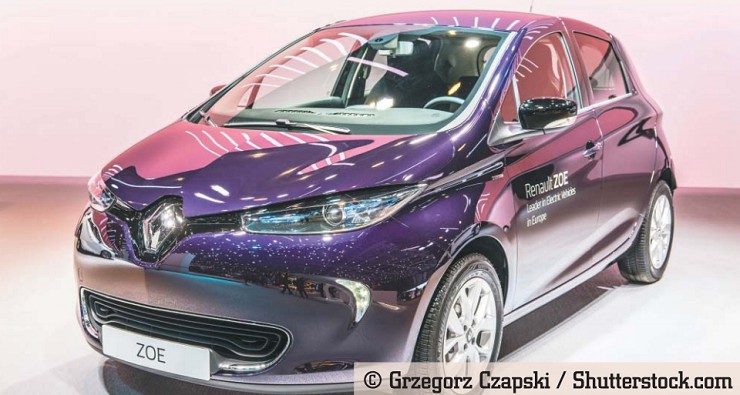Фиолетовый Renault ZOE французского многонационального производителя автомобилей Renault на 88-м Женевском международном автосалоне. Женева, Швейцария, 6 марта 2018 г.