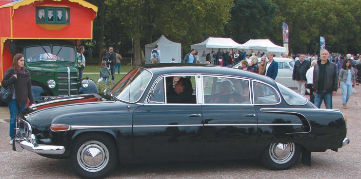 Автомобиль Tatra 603.