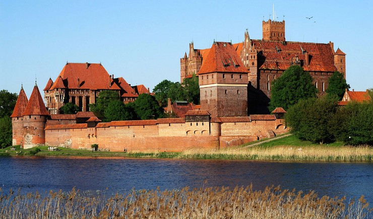 Тевтонский замок Мальборк в польском Мариенбурге. Современный вид