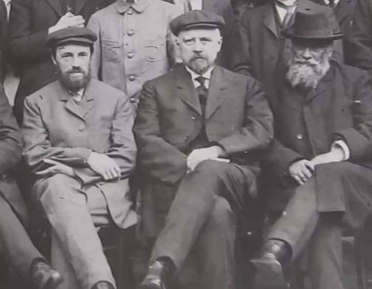 Создатели Аэродинамического института в Кучино: (справа налево) Н. Е. Жуковский и известные промышленники Рябушинские