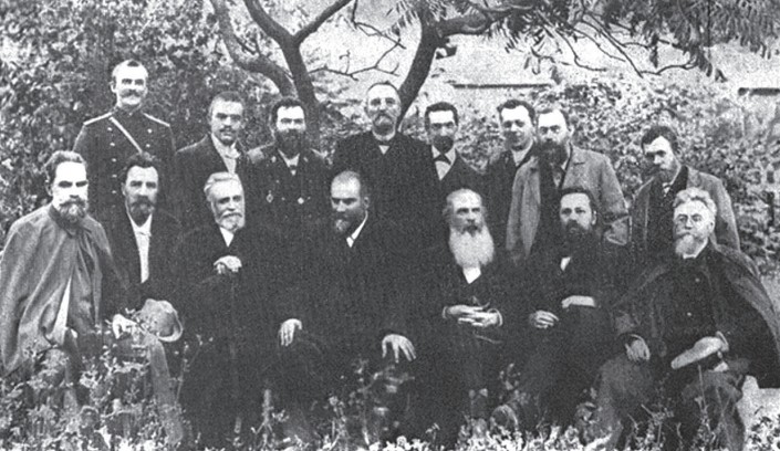 А. М. Ляпунов (в первом ряду первый слева) на юбилейной конференции в Полтаве