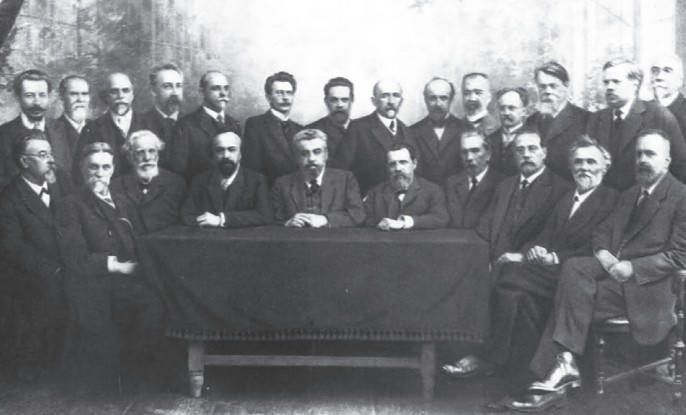 Профессорский состав Императорского Московского университета, 1911 год. П. Н. Лебедев — на втором плане четвертый слева