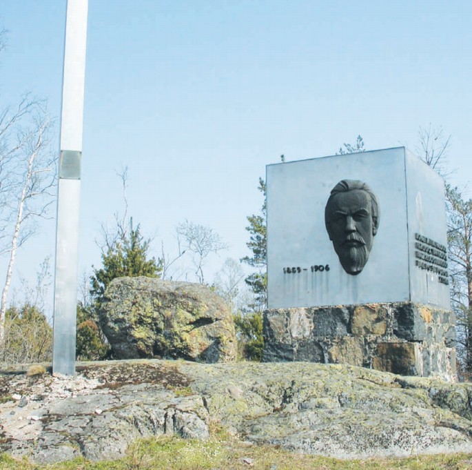 Стела и монумент русскому изобретателю беспроводного радио, остров Гогланд