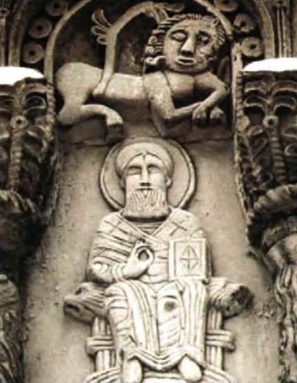 Рельеф на фасаде Дмитровского собора: царь Давид