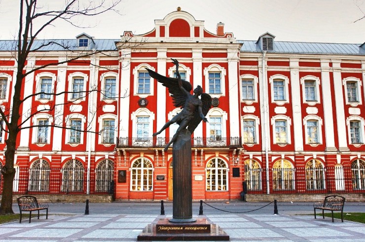 Здание Петербургского университета 