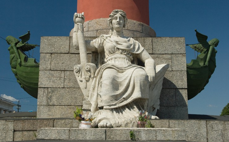 Фрагмент ростральной колонны со скульптурным изображением Невы 