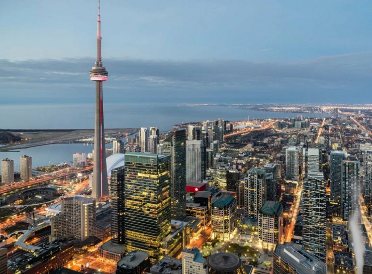 Крупнейший город Канады — Торонто 