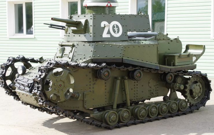 Восстановленный Т-18 из экспозиции Военного музея в Москве