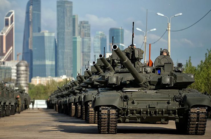 Колона танков Т-90А на репециции в честь Дня Победы. 2014 г.