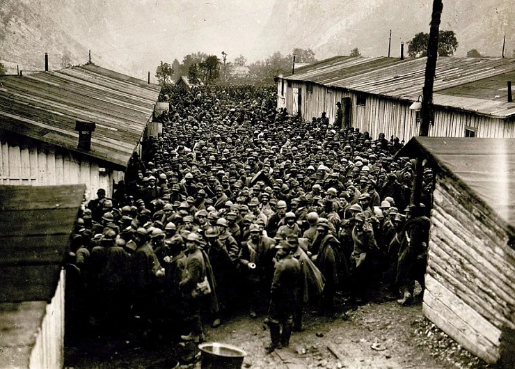 Итальянские солдаты, попавшие в плен в ходе битвы при Капоретто