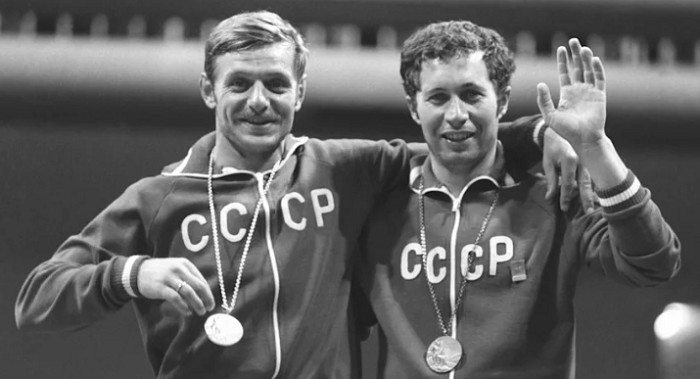 Олимпийский чемпион Виктор Сидяк (слева) и бронзовый призер Владимир Назымов