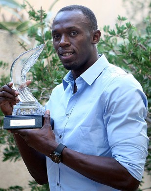 Усэйн Болт награждён статуэткой в номинации «Лучший легкоатлет 2011 года»