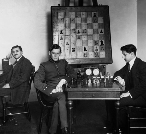 А. Алехин и Х. Р. Капабланка на петербургском шахматном турнире 1914 года
