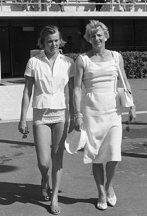 Бланкерс-Коэн (справа) с Джопи Троостом на Олимпийских играх. 1960 г.