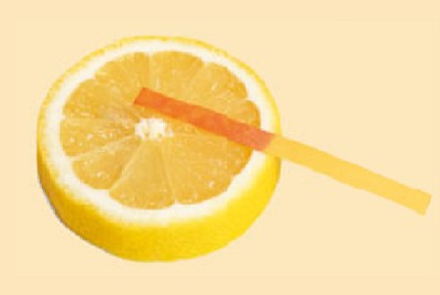 Реакция лакмусовой бумажки на кислоту лимона