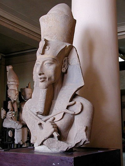 Статуя фараона Эхнатона