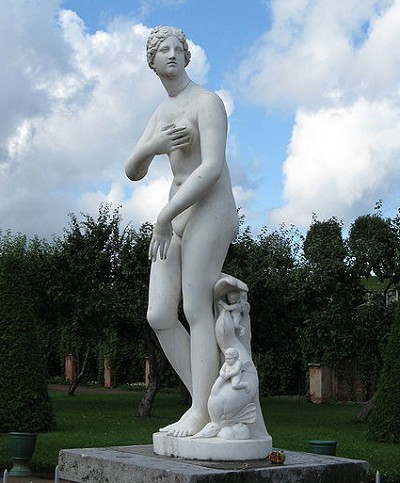 Копия статуи Афродиты в Петергофе
